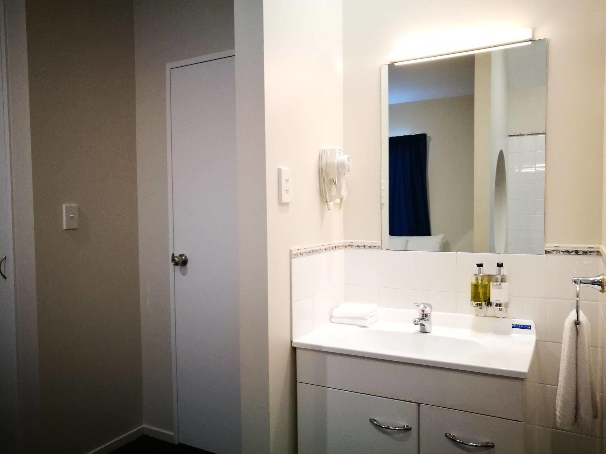 Airport Birches Motel 4*